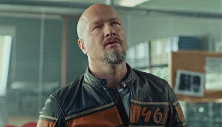 Момент из 8 серии 2 сезона