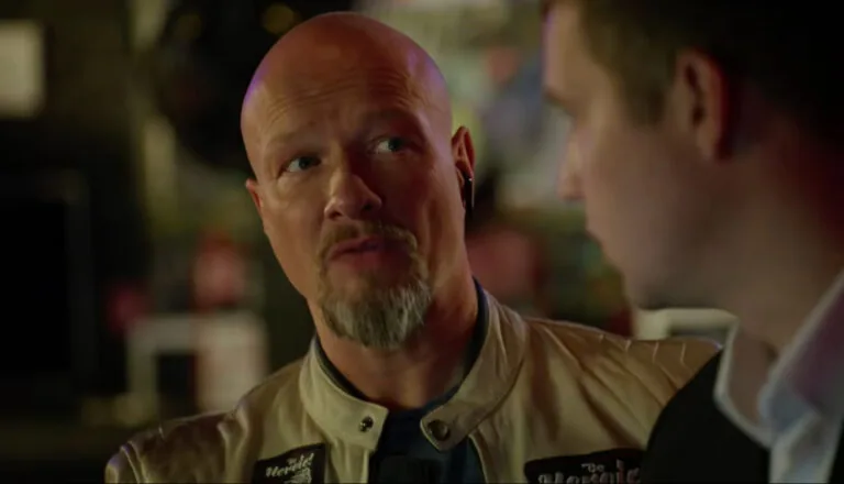 Момент из 11 серии 3 сезона