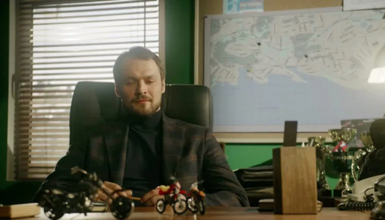 Момент из 23 серии 3 сезона