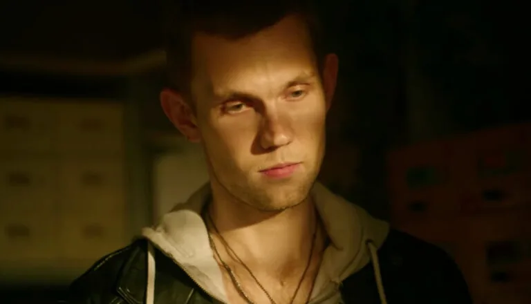 Момент из 6 серии 3 сезона