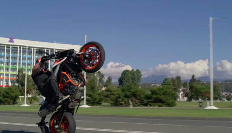 Момент из 6 серии 4 сезона